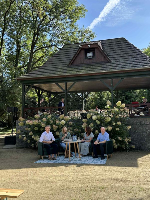 Spotkanie z Mają Popielarską w koźmińskim parku 